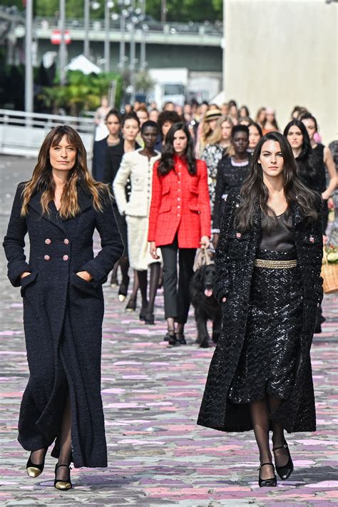 Chanel célèbre la Parisienne pour son défilé haute couture 